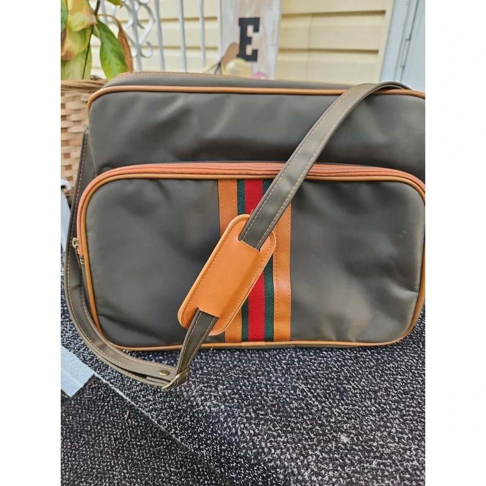Mr Roberts Vtg Carry On Travel Bag w/ Green Red Status Stripe Made Tiawan Retro